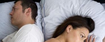 12 เหตุผลที่คู่รักต้องนอนแยกกัน