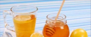 Тонізуючий напій з лимона, м'яти та меду