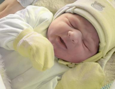 رشد یک نوزاد تازه متولد شده در ماه اول زندگی